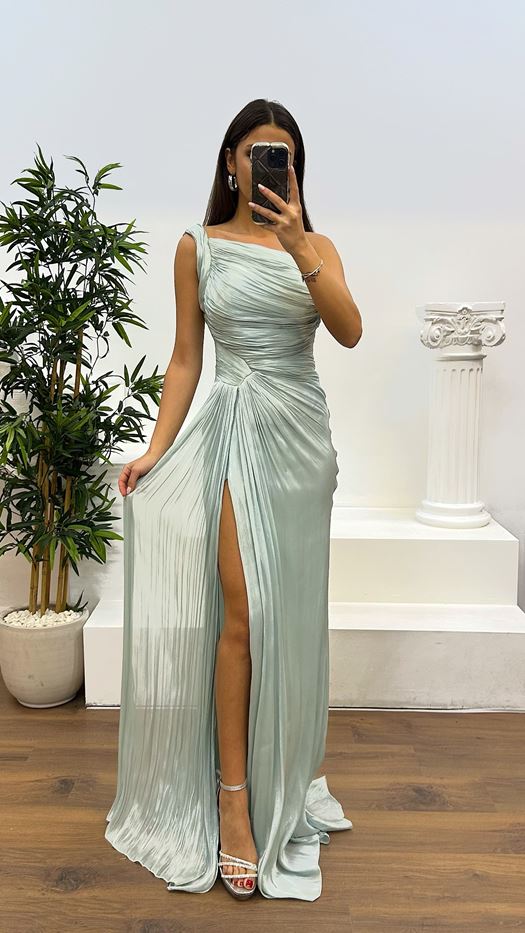 ONE SHOULDER GOWN WITH DRAPING