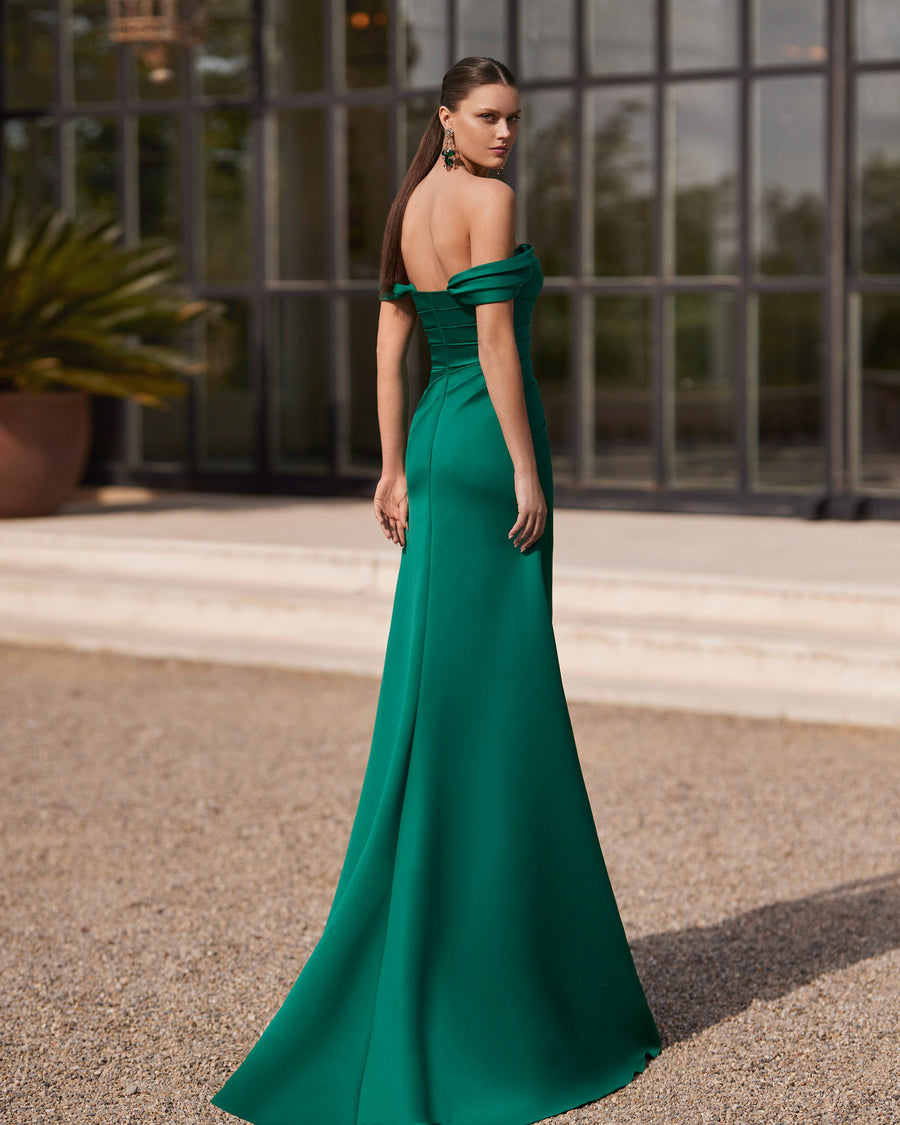 STRAPLESS PLEATED MERMAID GOWN